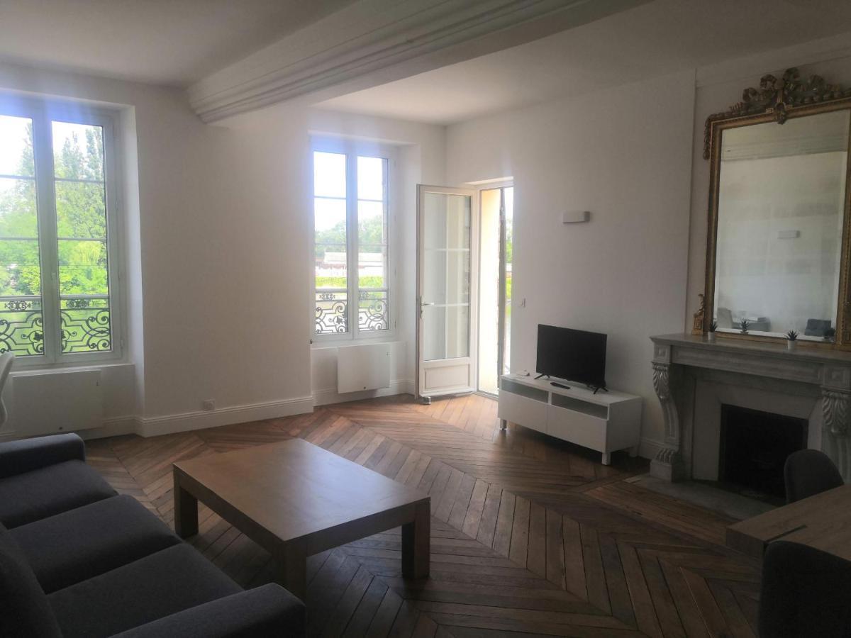Apartment Grand 2p Terrasse Bord De Seine